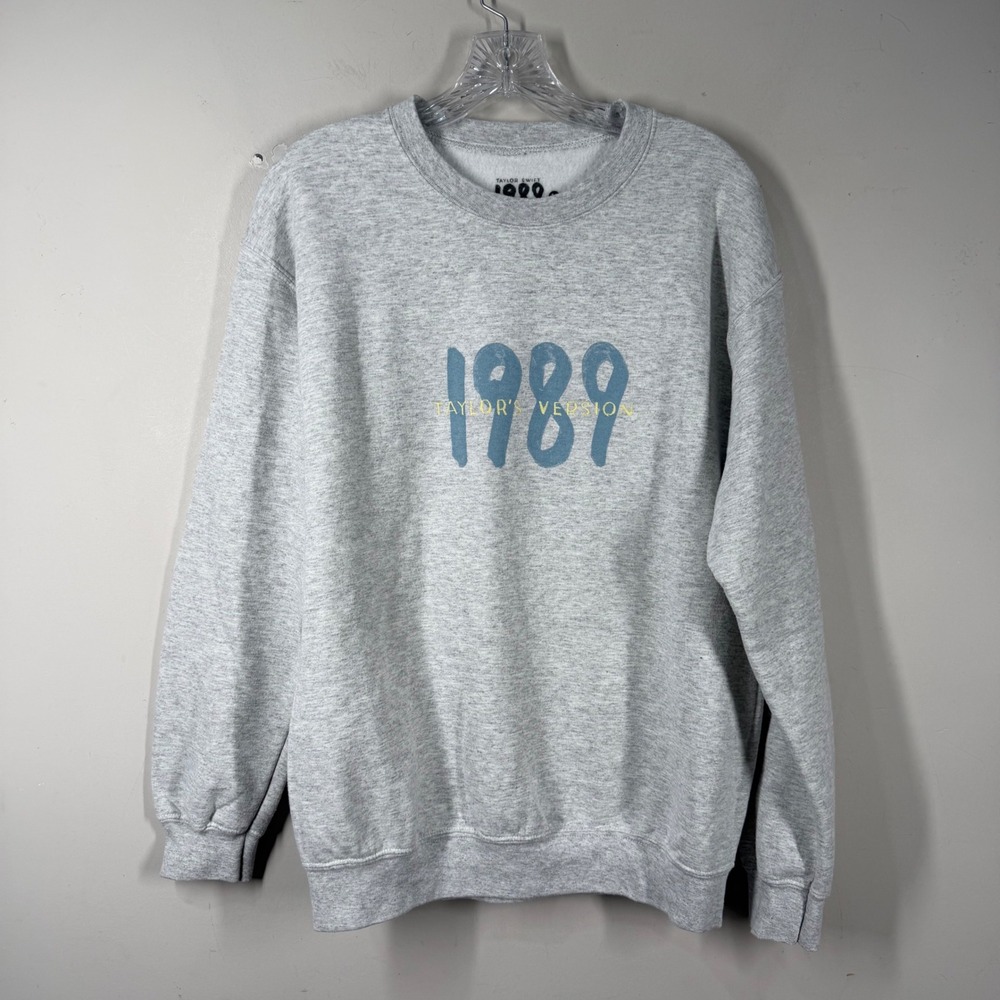 Taylor Swift 1989 Taylor's Version Gray Tracklist Crewneck Sweatshirt Sz Medium